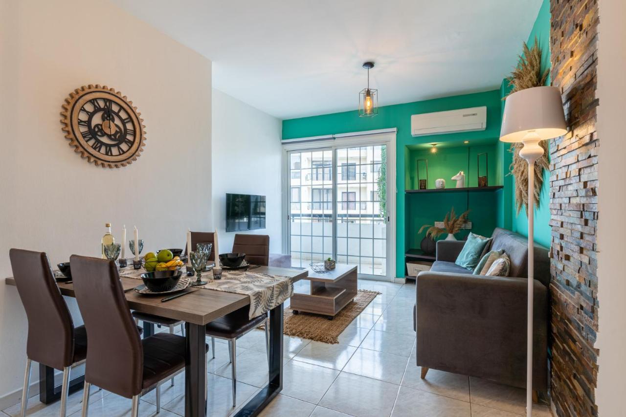 Araminta 2-Bedroom Apartment In ラルナカ エクステリア 写真