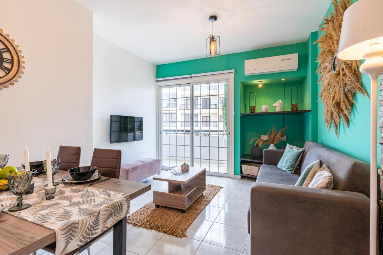 Araminta 2-Bedroom Apartment In ラルナカ エクステリア 写真